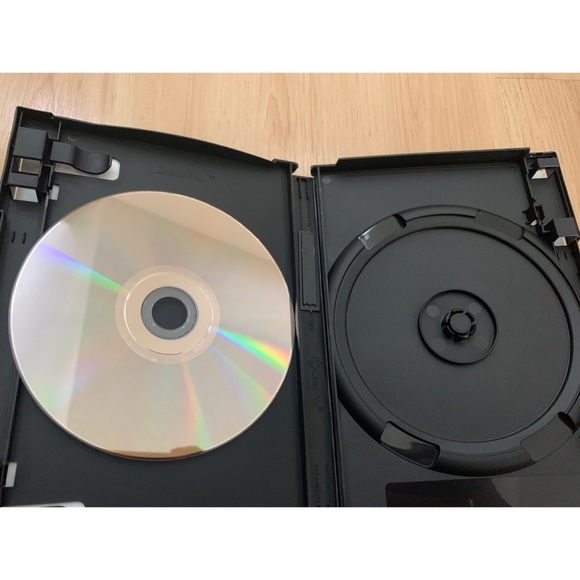 Blockbuster Video Pre-Viewed DVD case & disc, The International - Picture 4 of 5